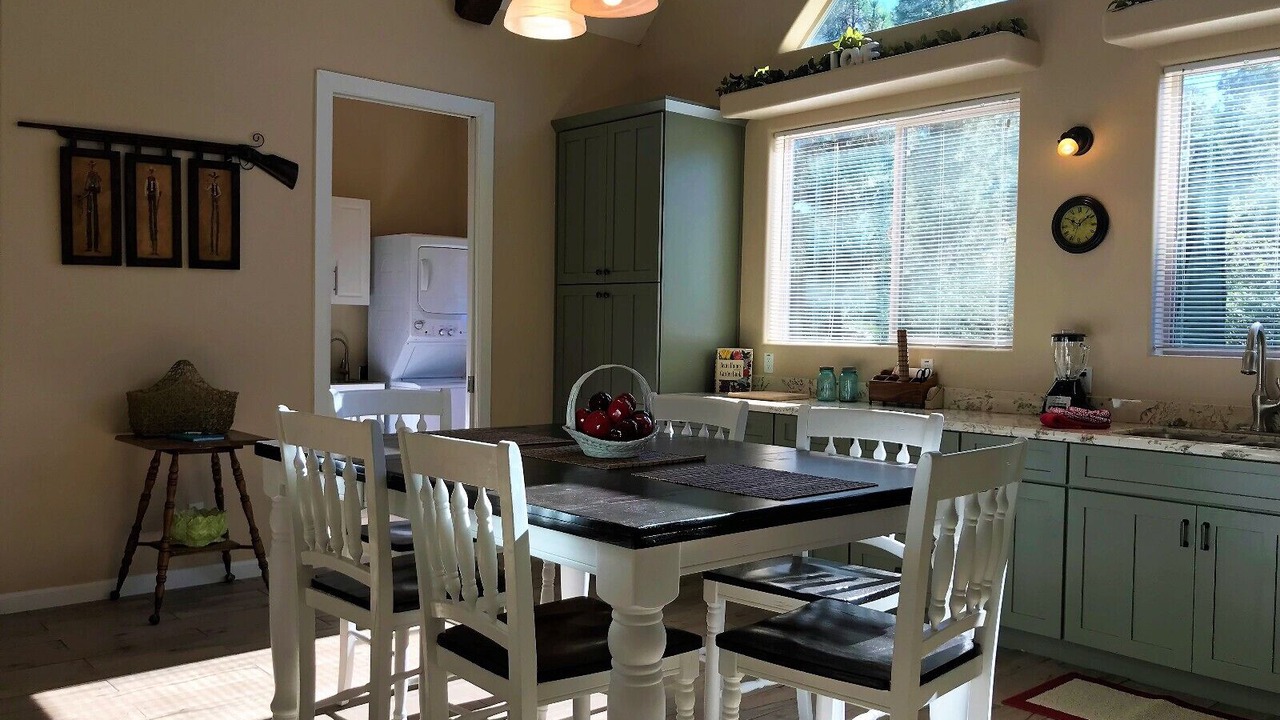 Photo of Livingroom in Groom Creek