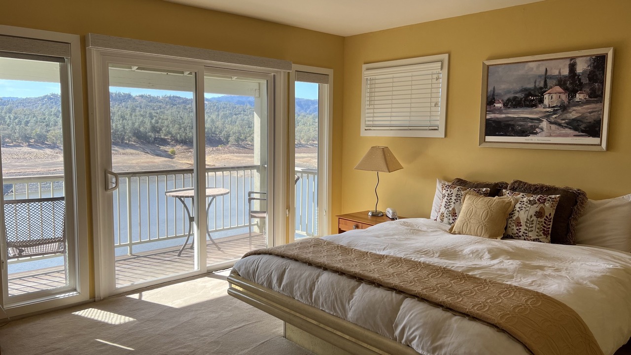 Photo of Bedroom in Oak Shores