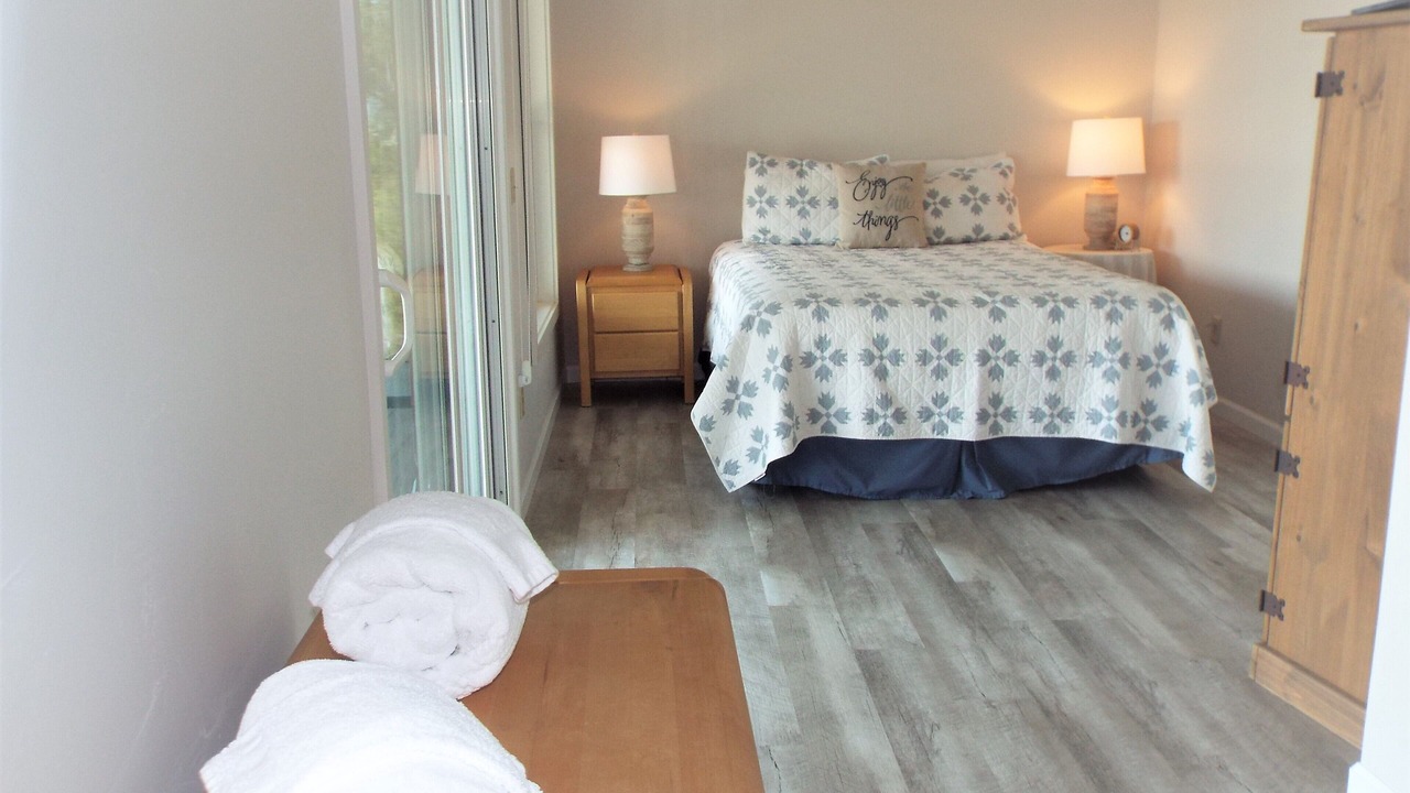 Photo of Bedroom in Oak Shores