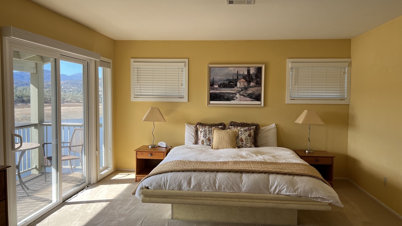 Photo of Bedroom in Oak Shores