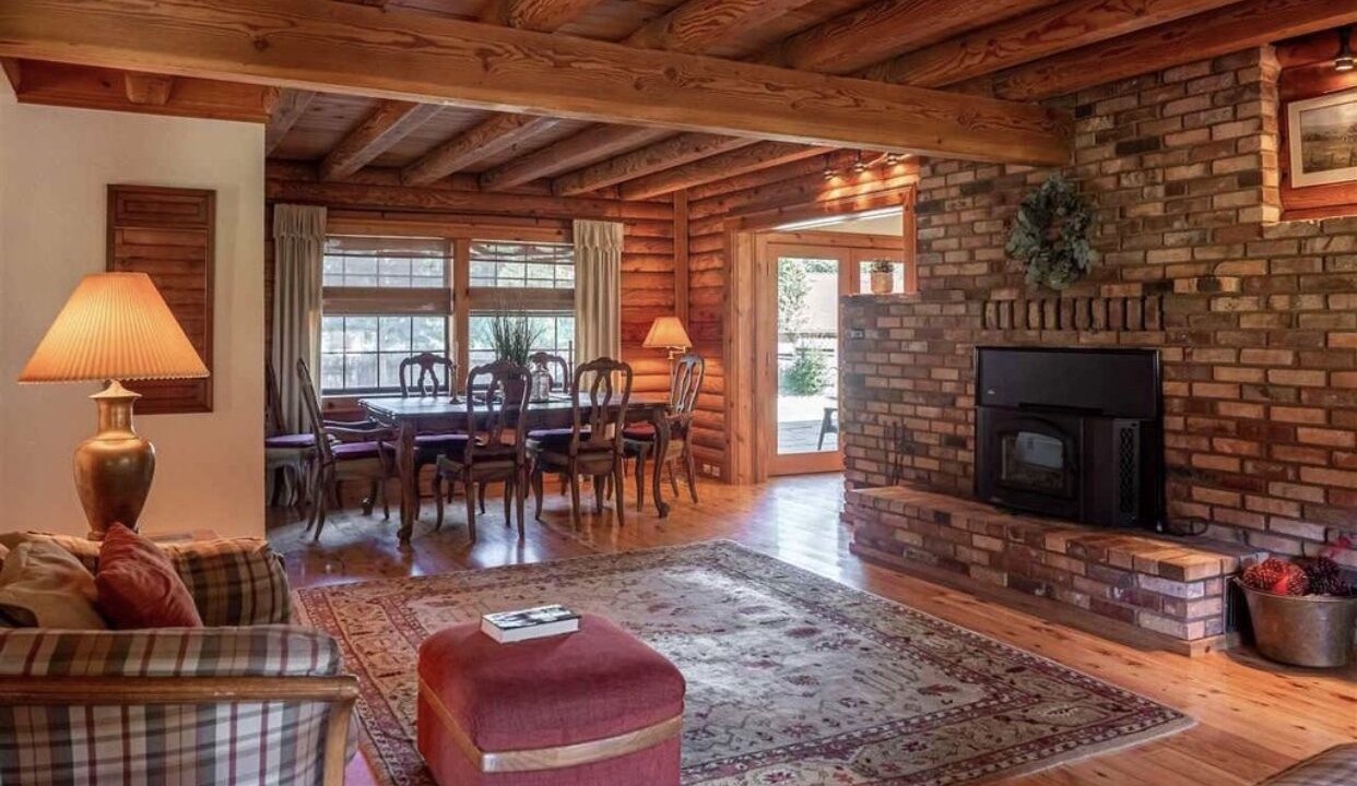 Photo of Livingroom in Mount Shasta