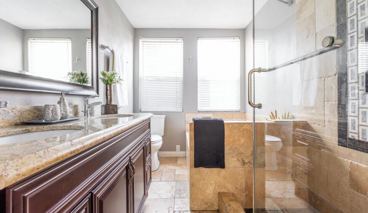 Photo of Bathroom in Los Serranos