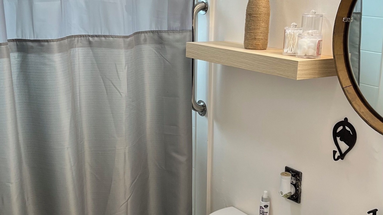 Photo of Bathroom in Yreka