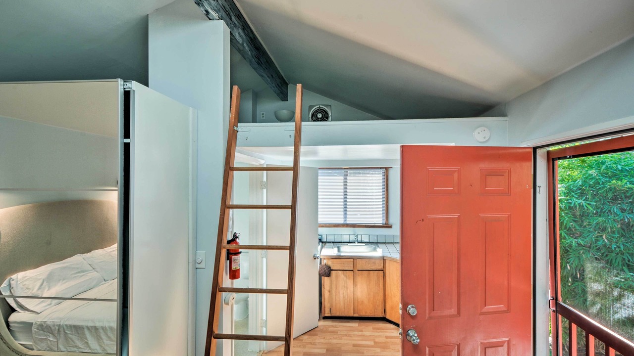 Photo of Bedroom in Siskiyou-Hargadine Historic District