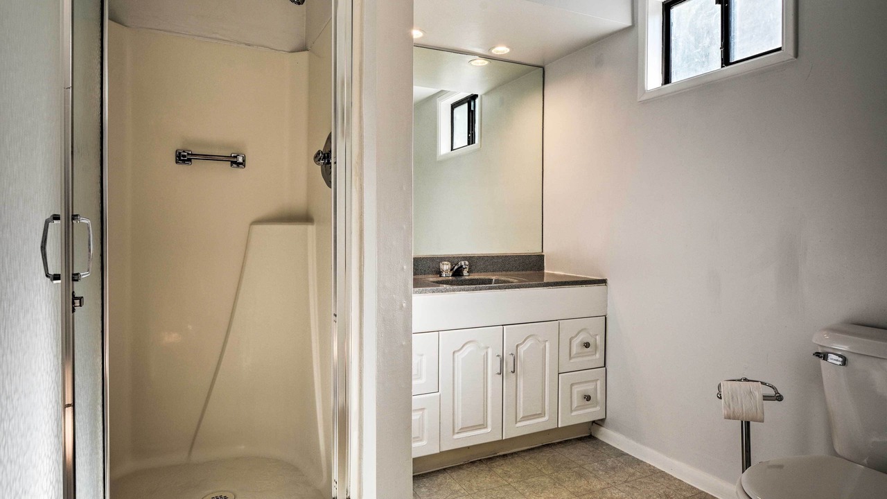 Photo of Bathroom in Siskiyou-Hargadine Historic District