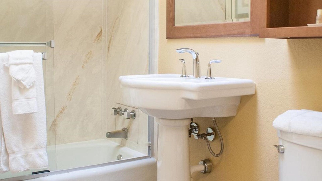 Photo of Bathroom in Araby Commons