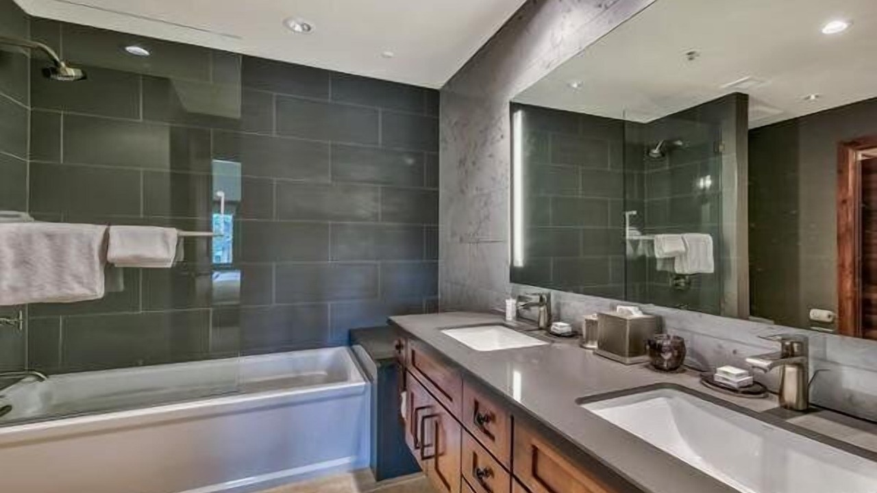 Photo of Bathroom in Lakeside Park