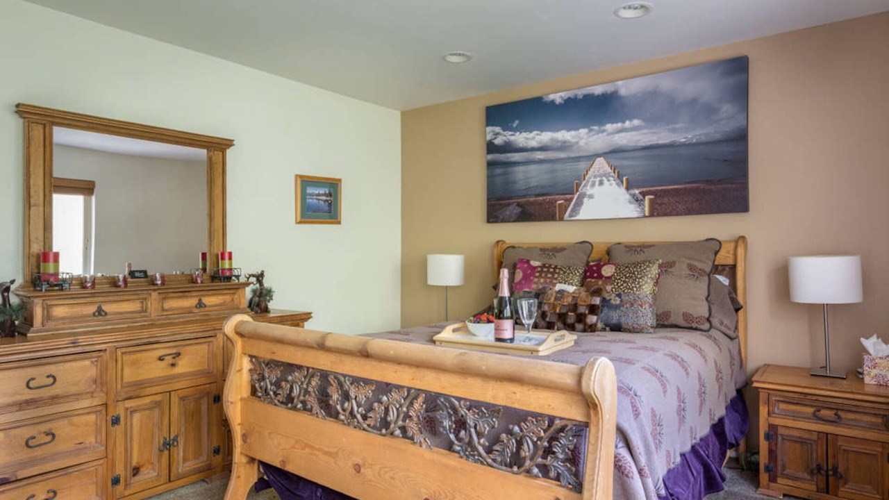 Photo of Bedroom in Lake Forest