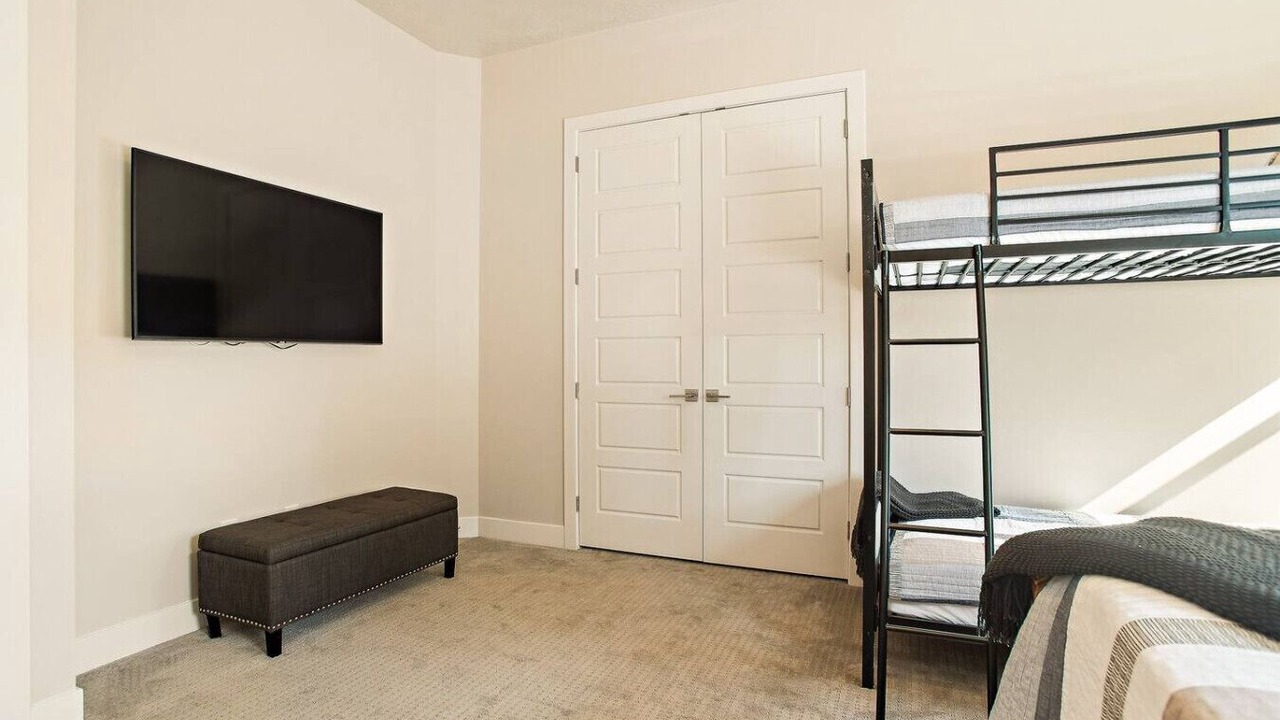 Photo of Bedroom in Hurricane