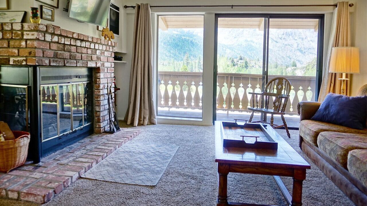 Photo of Livingroom in June Lake