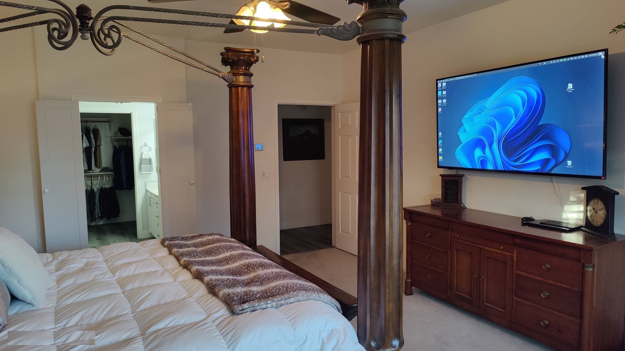 Photo of Bedroom in Paradise Valley Village