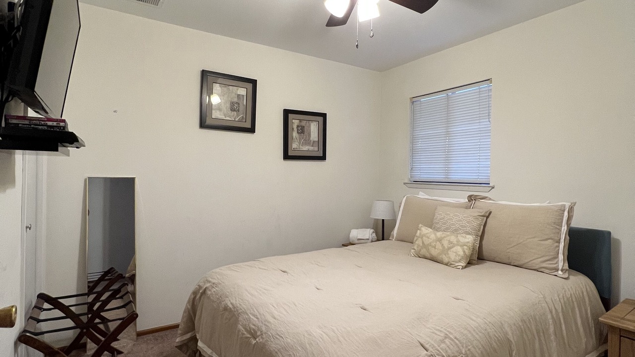 Photo of Bedroom in Oak Shores