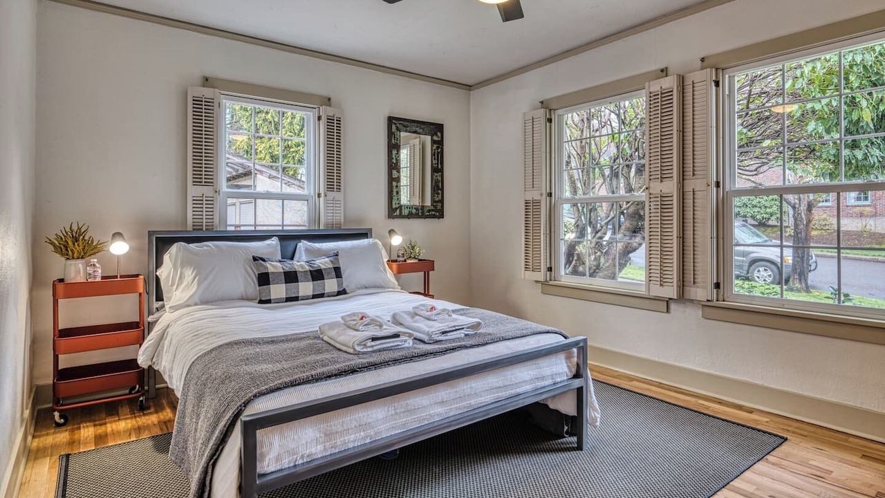 Photo of Bedroom in Amazon