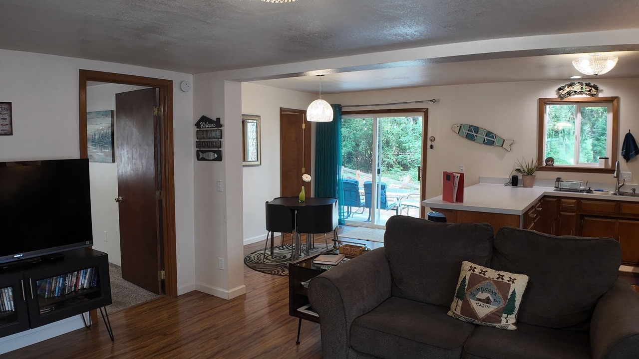 Photo of Livingroom in Klamath Falls