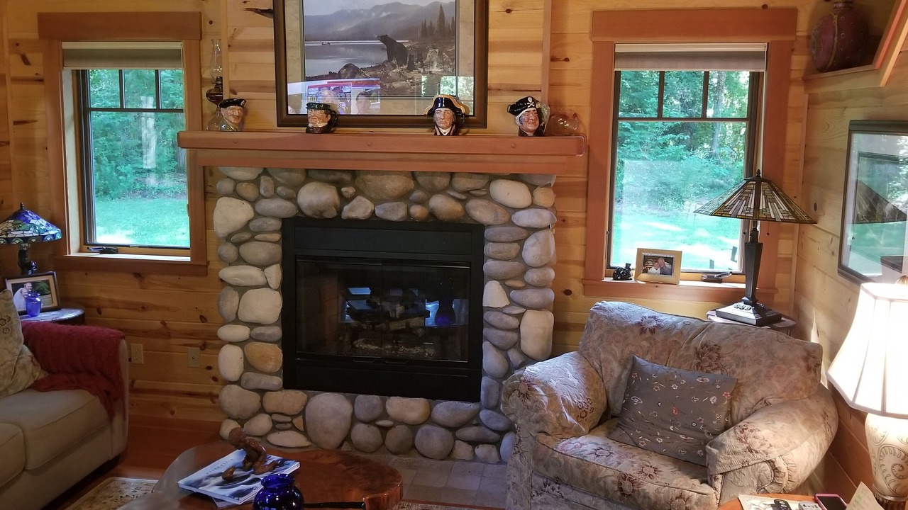 Photo of Livingroom in McKenzie Bridge