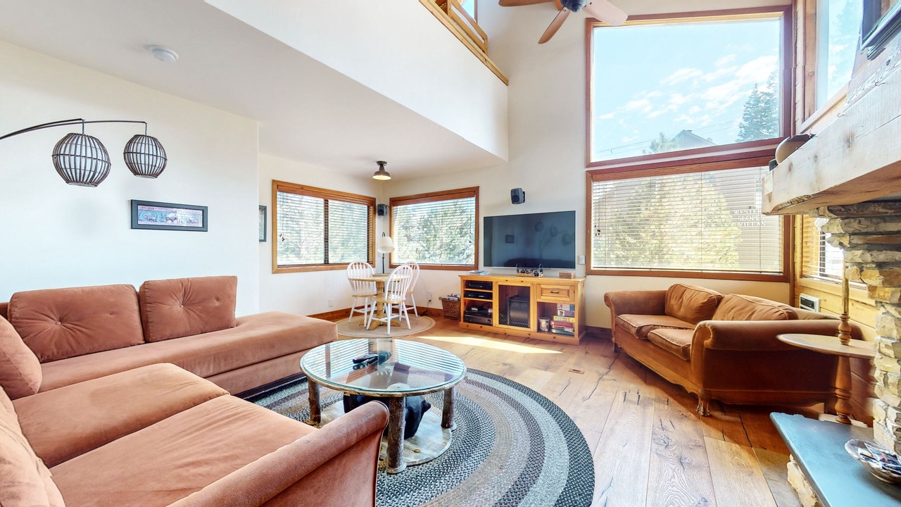 Photo of Livingroom in Mammoth Lakes