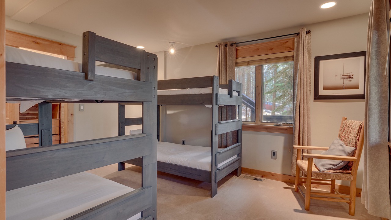 Photo of Bedroom in Country Club Estates
