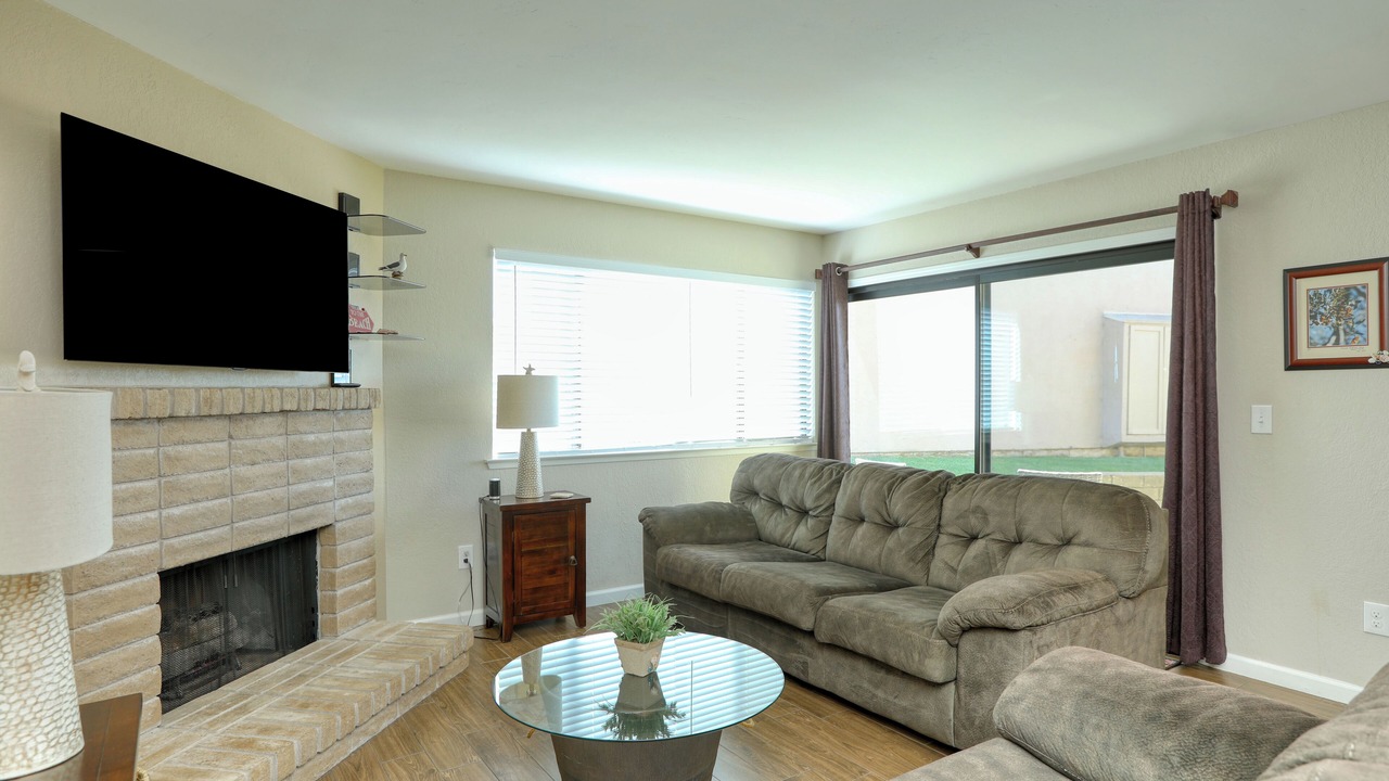 Photo of Livingroom in Downtown