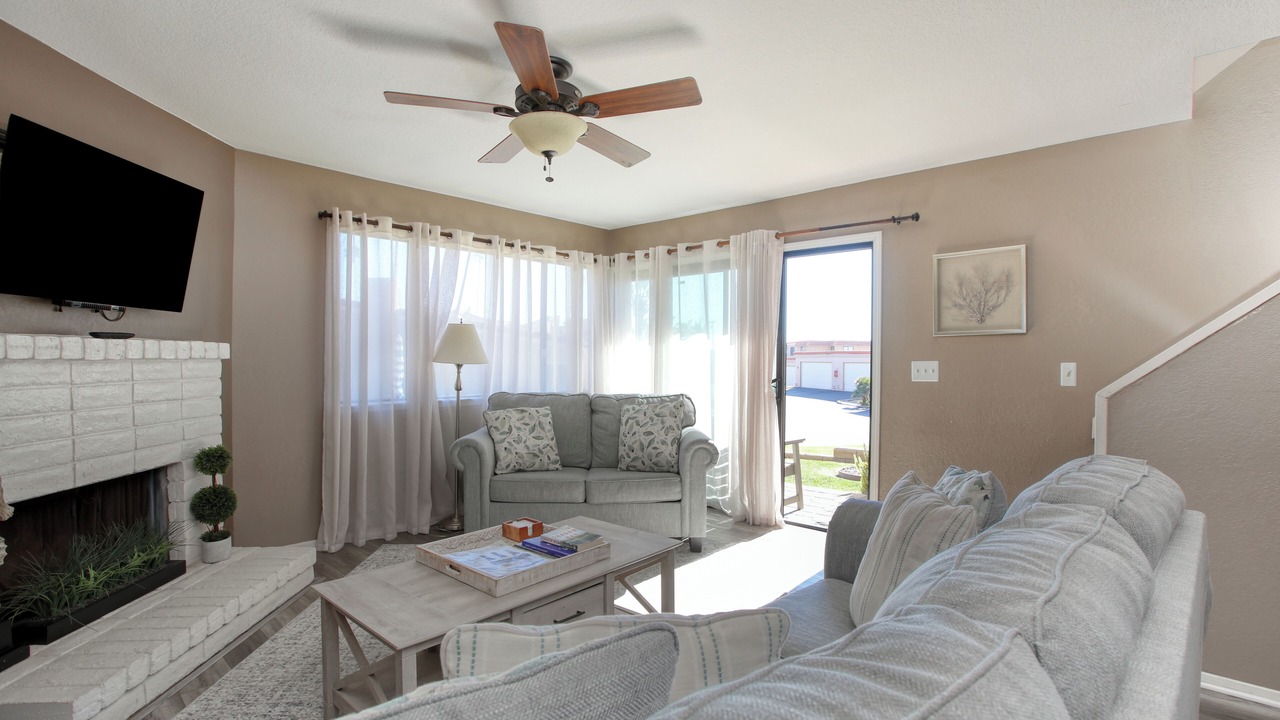Photo of Livingroom in Downtown
