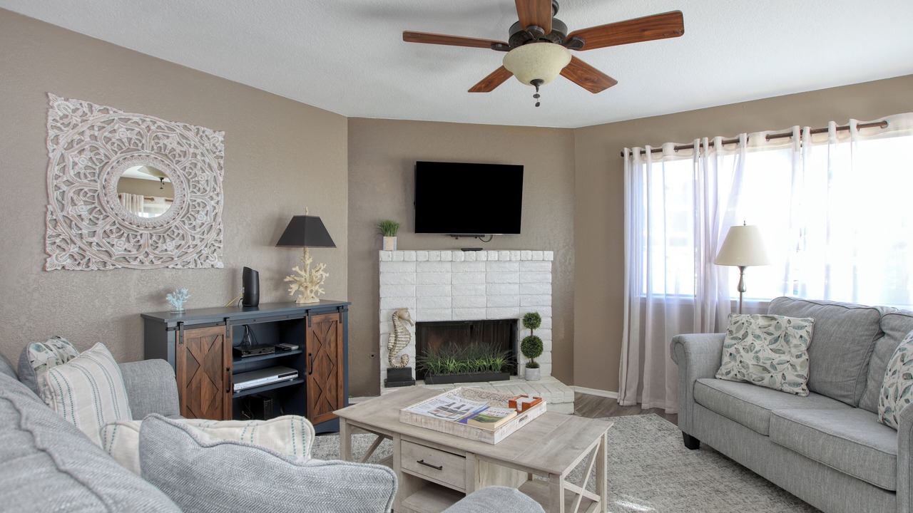 Photo of Livingroom in Downtown