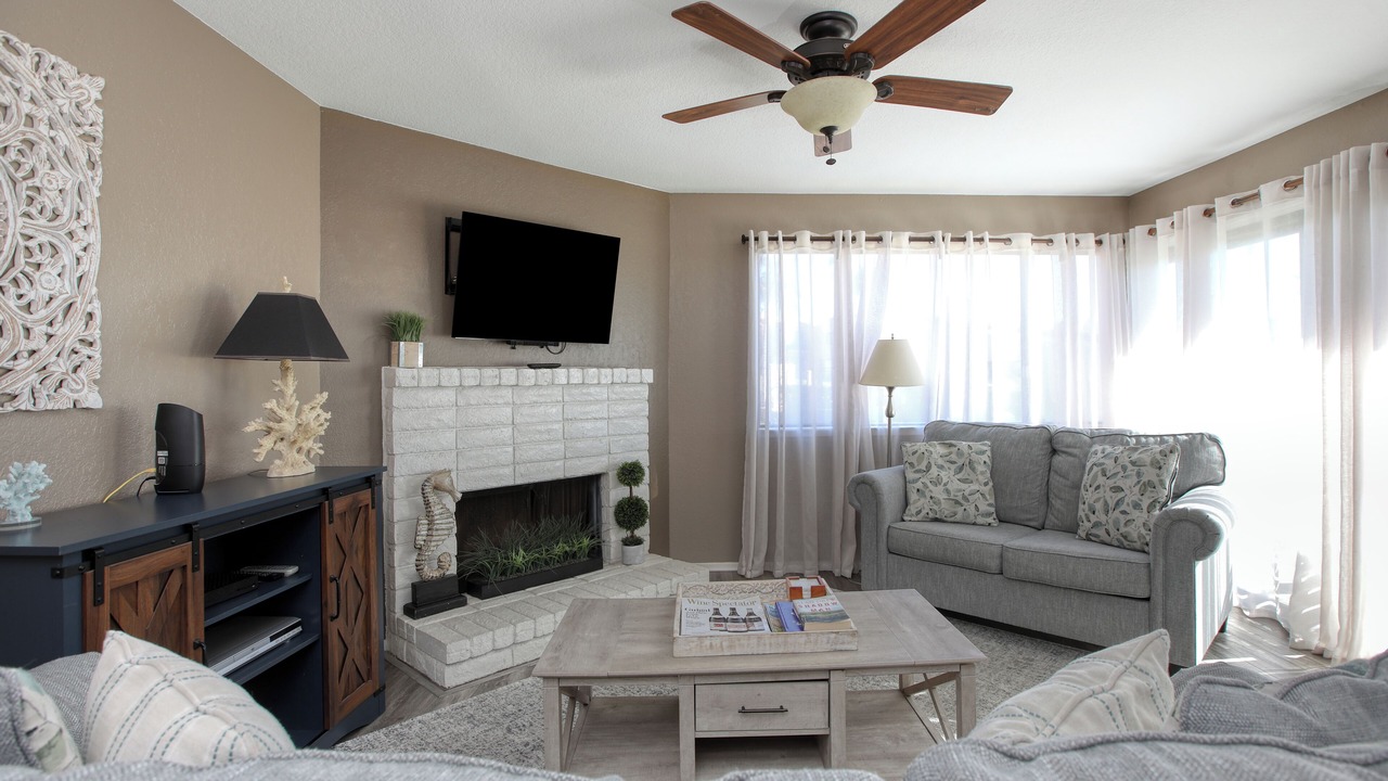 Photo of Livingroom in Downtown