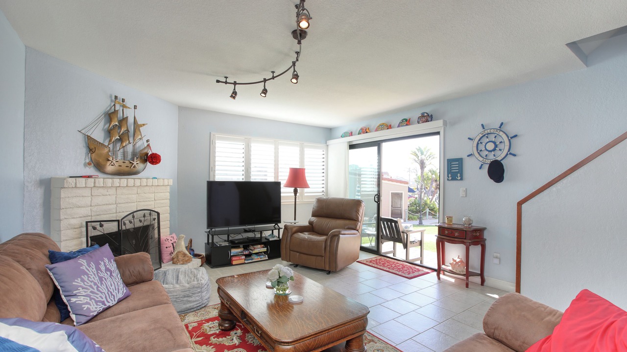 Photo of Livingroom in Downtown