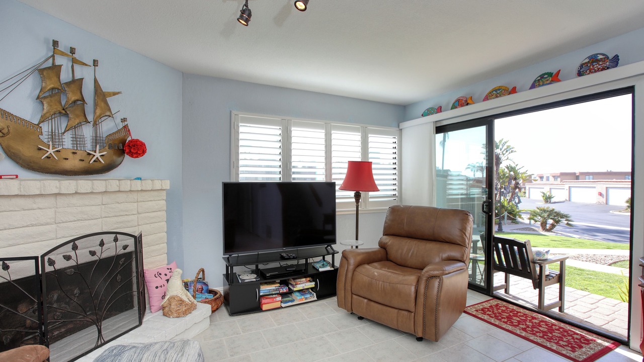 Photo of Livingroom in Downtown