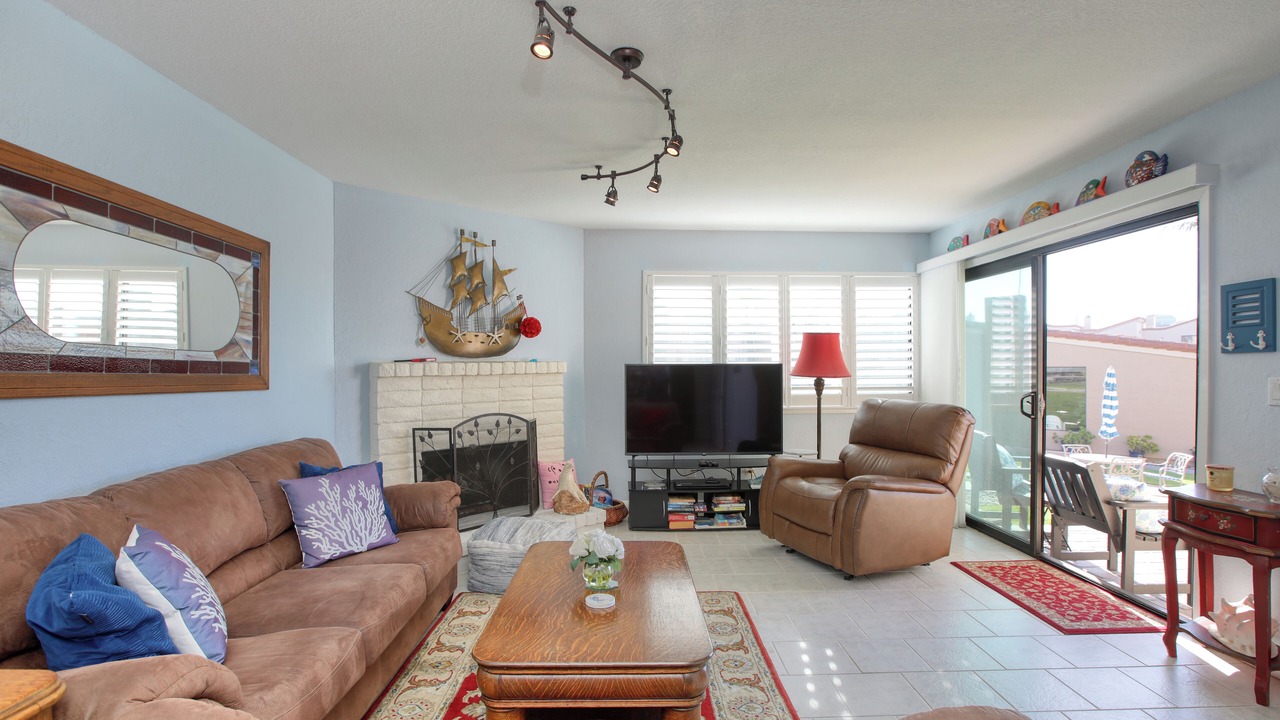 Photo of Livingroom in Downtown