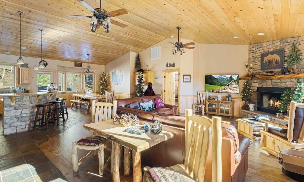 Photo of Livingroom in Upper Moonridge