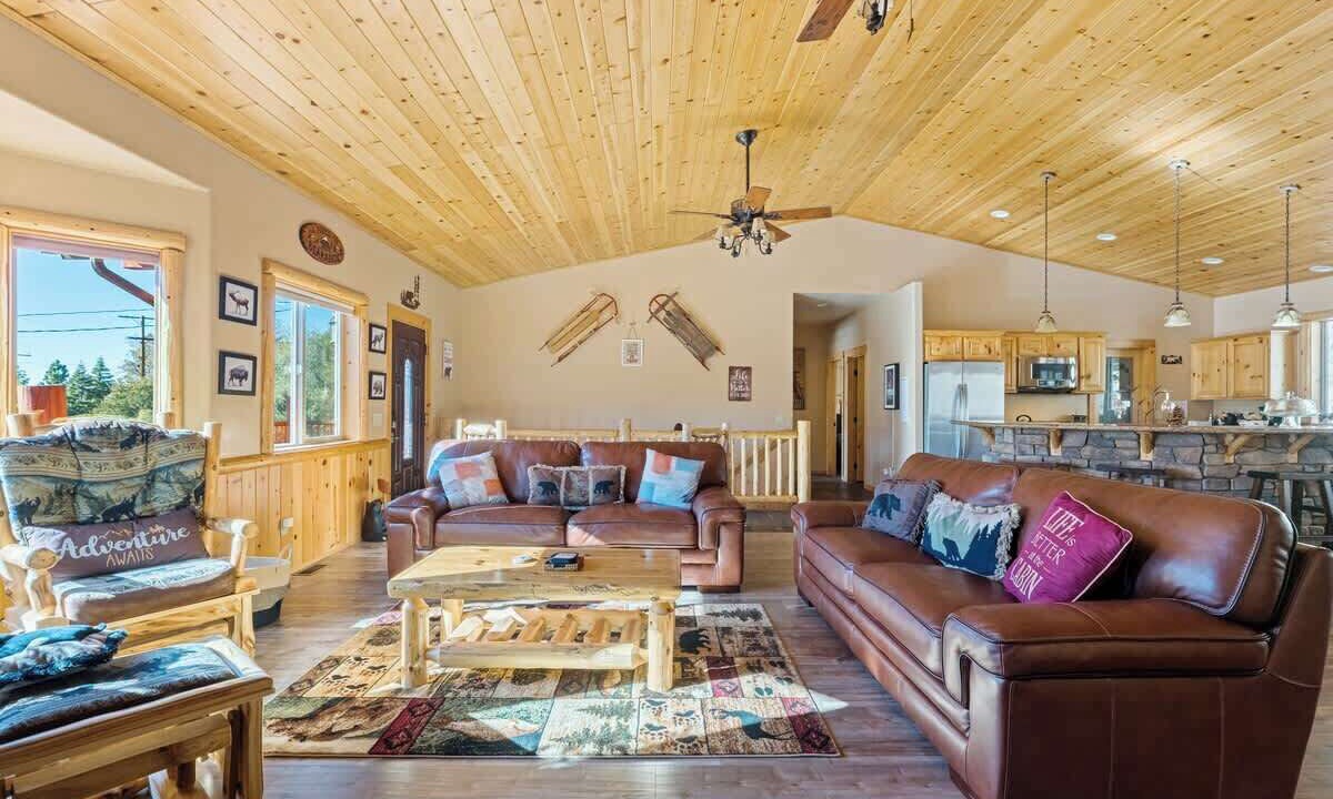 Photo of Livingroom in Upper Moonridge