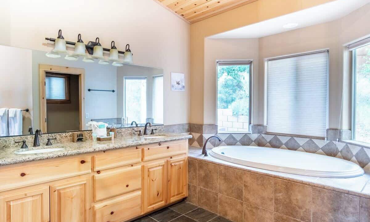 Photo of Bathroom in Upper Moonridge