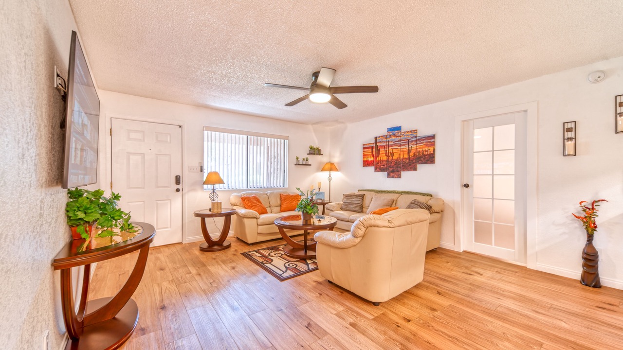 Photo of Livingroom in East Mesa