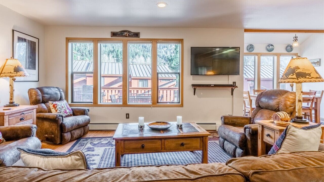Photo of Livingroom in June Lake