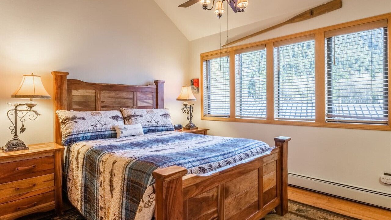 Photo of Bedroom in June Lake