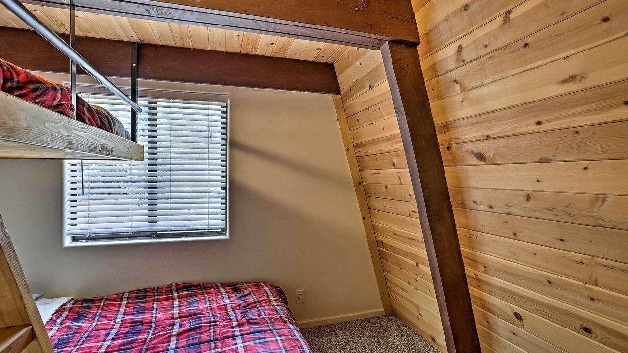 Photo of Bedroom in Lake Almanor West