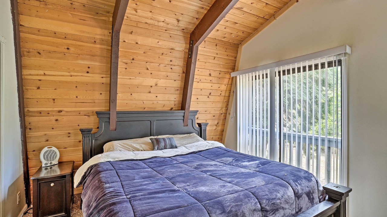 Photo of Bedroom in Lake Almanor West