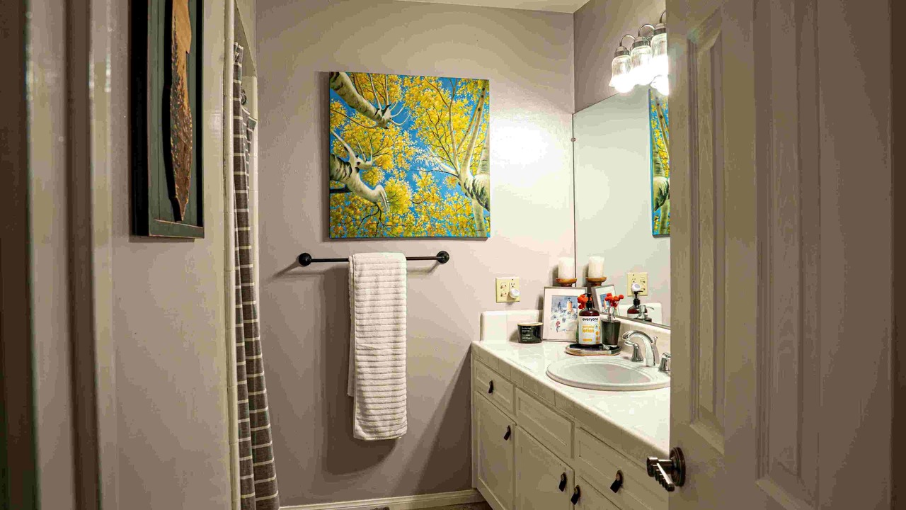 Photo of Bathroom in Blue Jay
