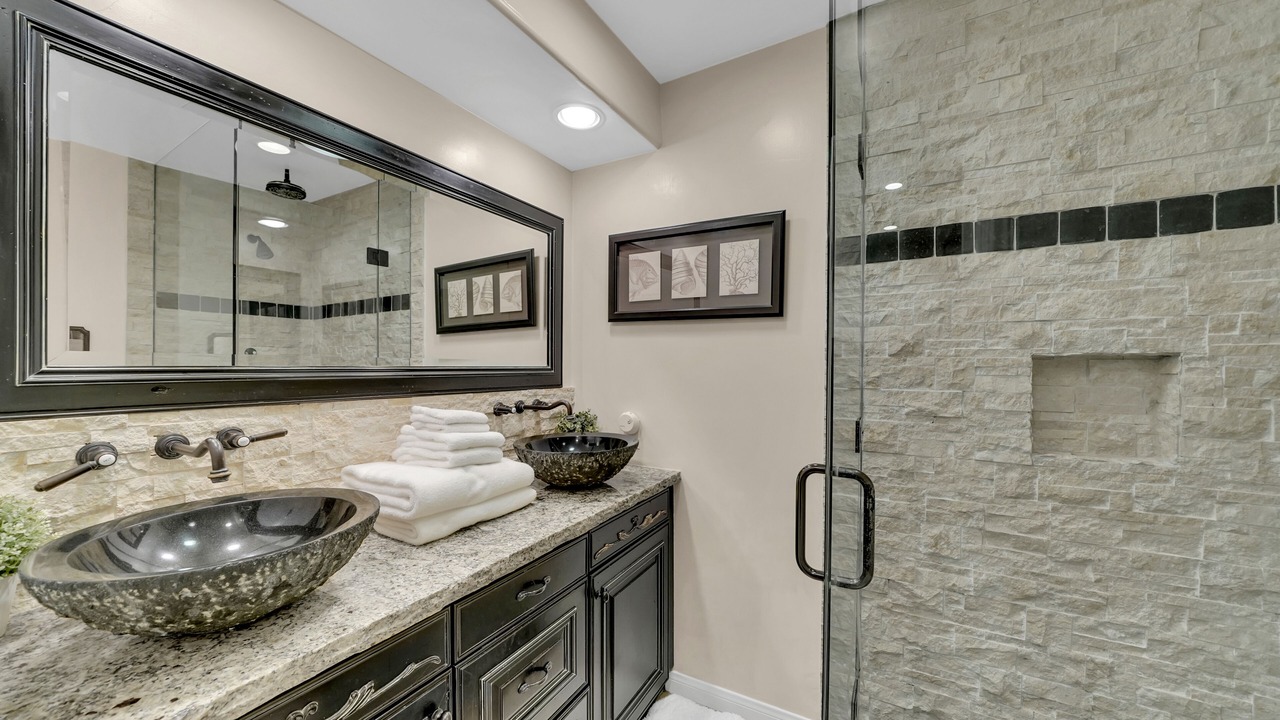 Photo of Bathroom in Corona del Mar