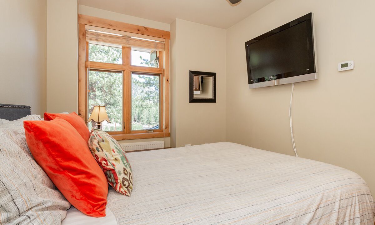 Photo of Bedroom in Mammoth Lakes