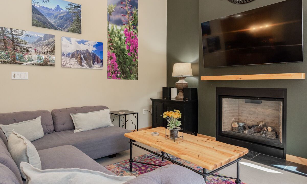 Photo of Livingroom in Mammoth Lakes