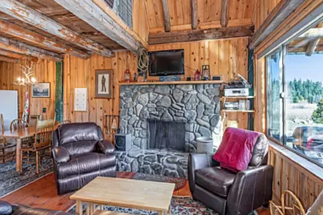 Photo of Livingroom in Ashland