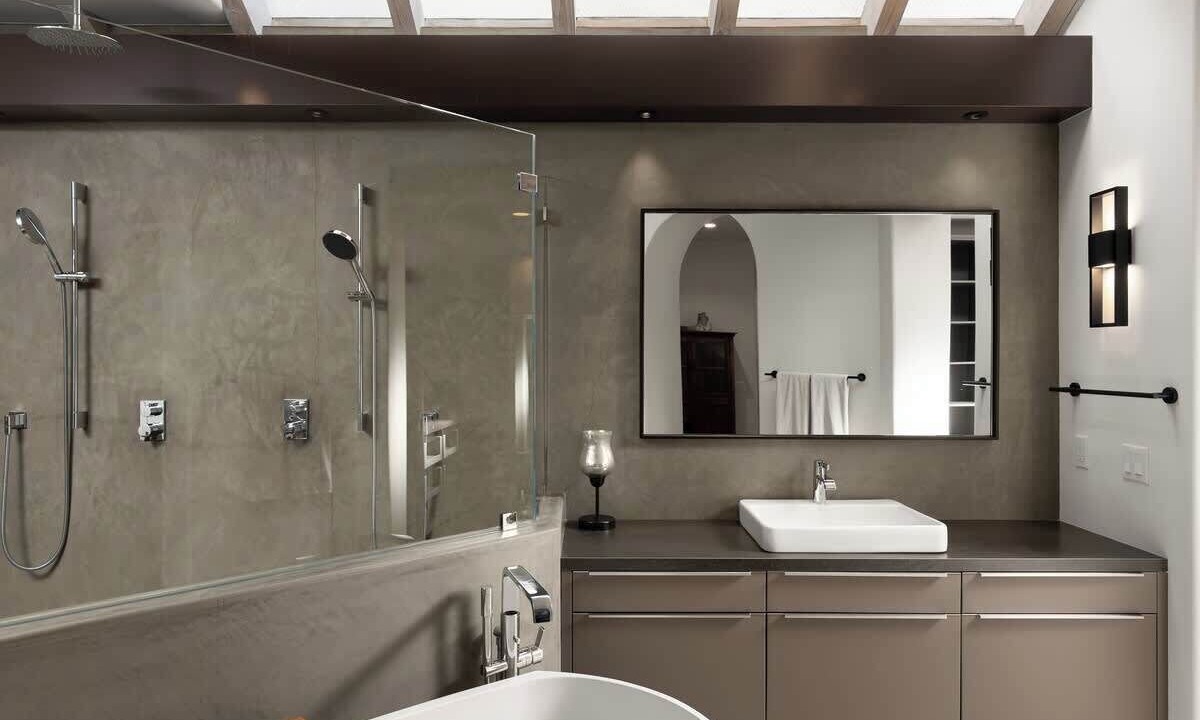 Photo of Bathroom in Corona del Mar