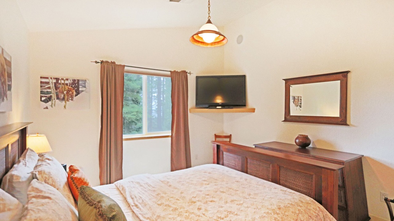 Photo of Bedroom in Tahoe Woods