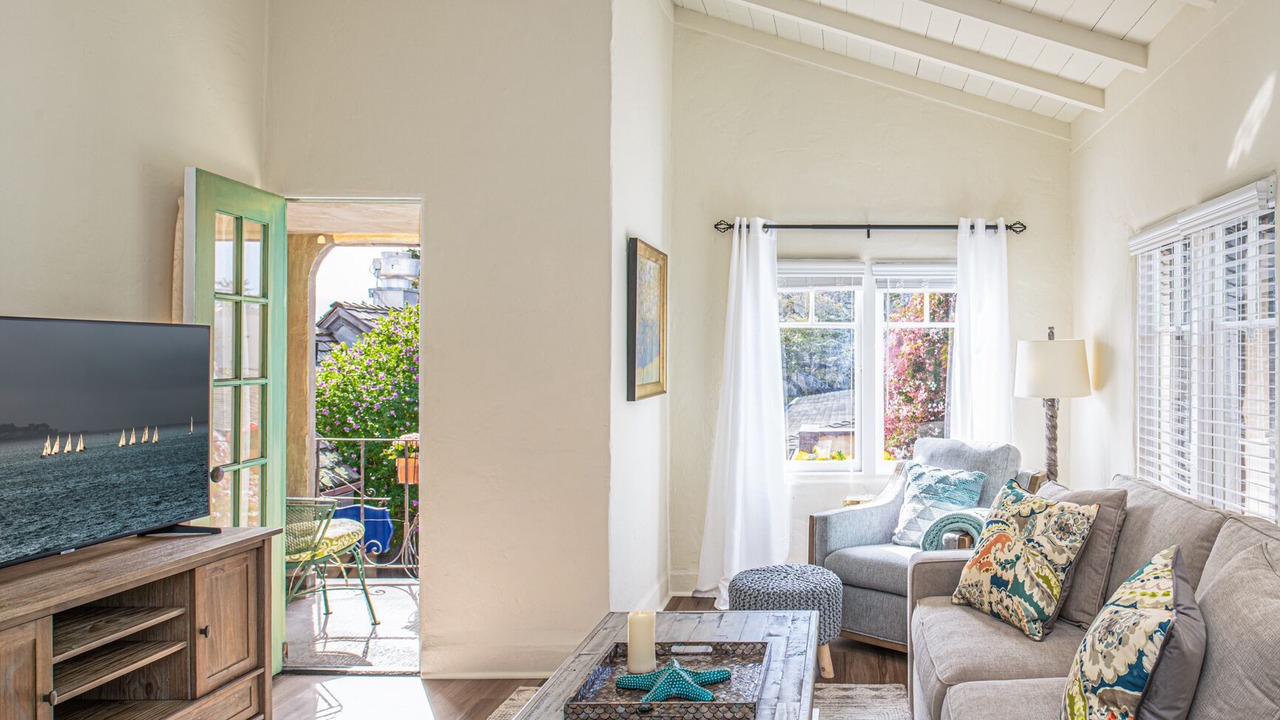 Photo of Livingroom in Northwest Carmel