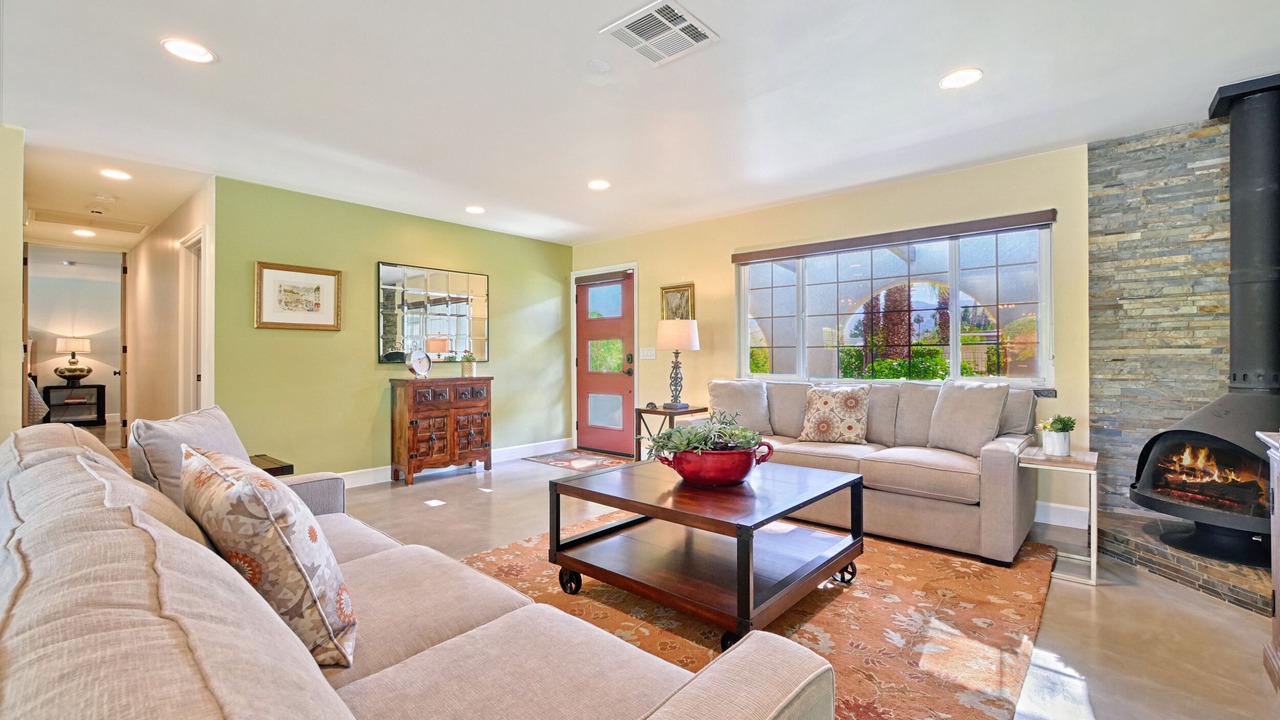 Photo of Livingroom in Magnesia Falls Cove