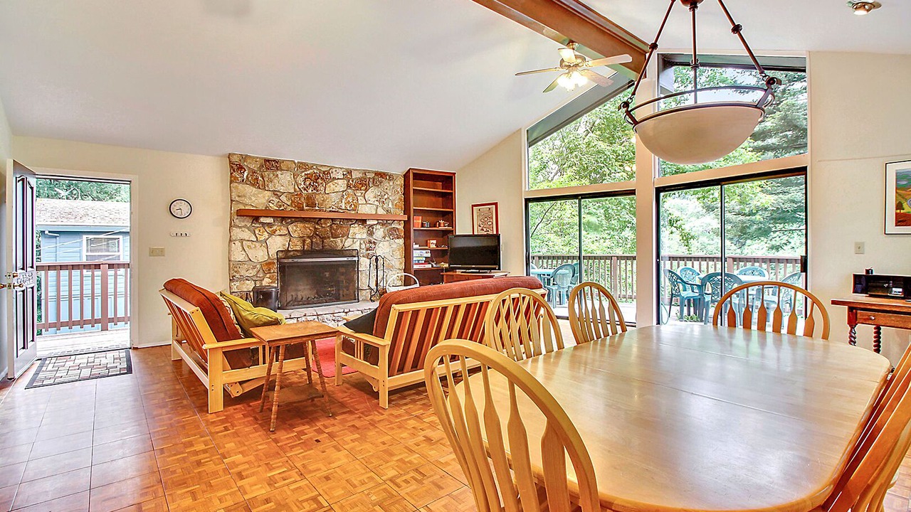 Photo of Livingroom in Guerneville