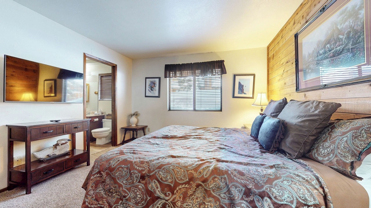 Photo of Bedroom in Mammoth Lakes