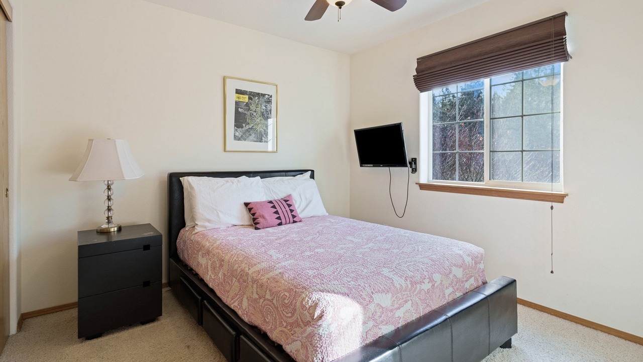 Photo of Bedroom in Awbrey Butte