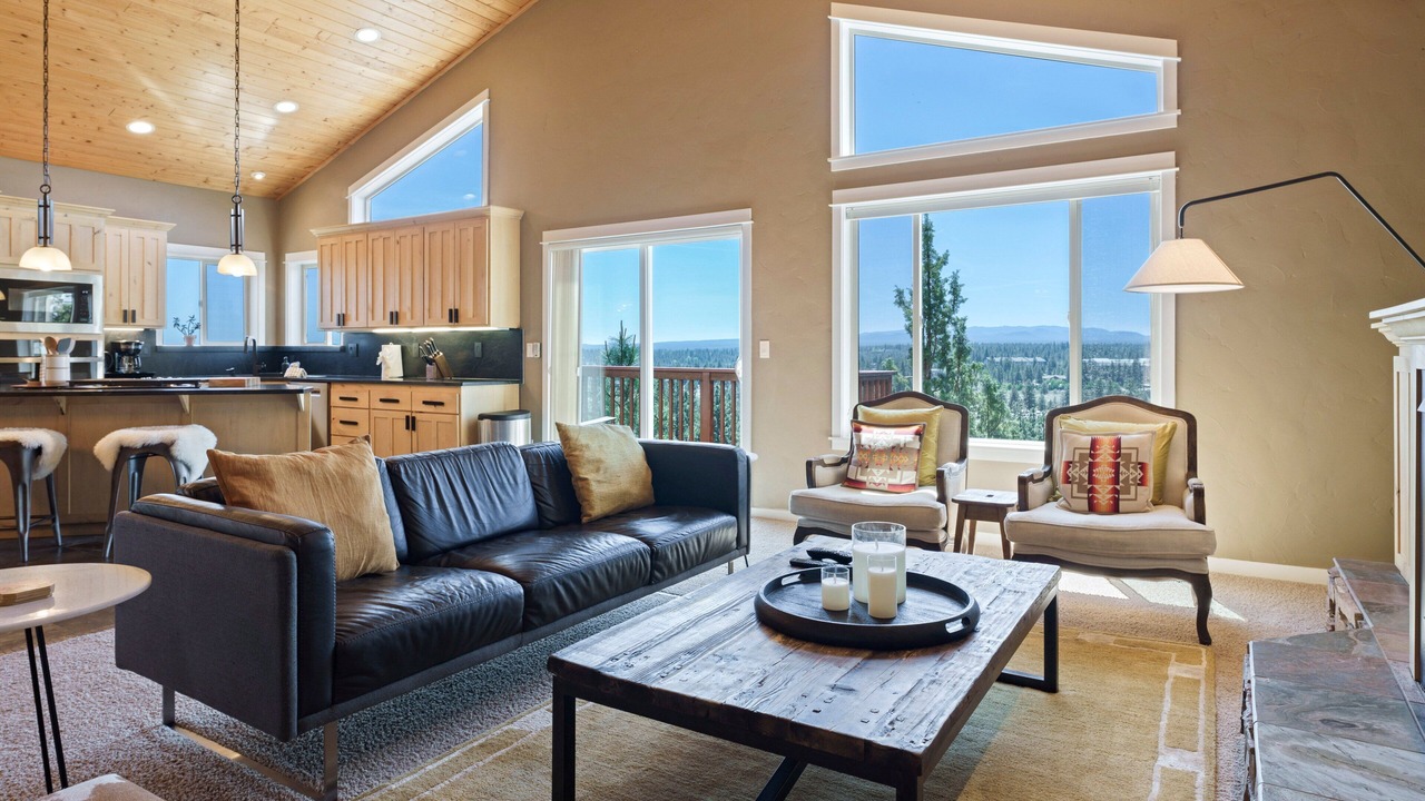 Photo of Livingroom in River West