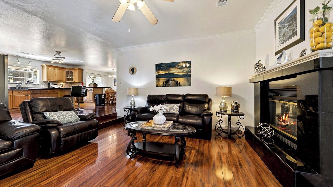 Photo of Livingroom in Tahoe Island